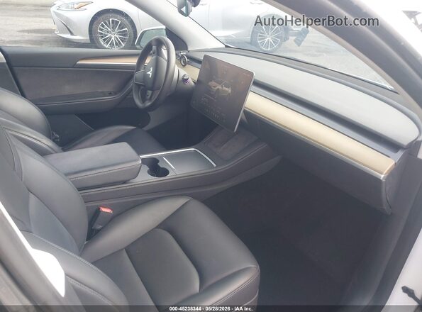 7SAYGDEEXPA027468 2023 TESLA MODEL Y Белый Вид салона спереди