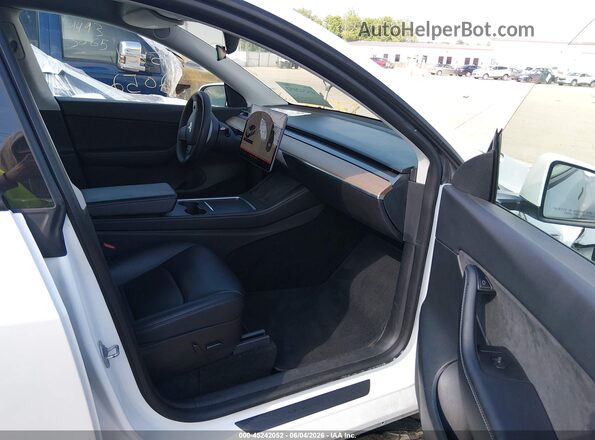 7SAYGDEF0NF308168 2022 TESLA MODEL Y White Front interior view