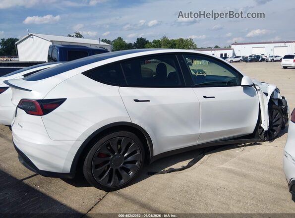 7SAYGDEF0NF308168 2022 TESLA MODEL Y White Rear interior view