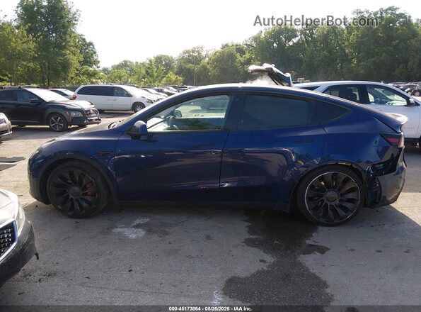 7SAYGDEF0NF443327 2022 TESLA MODEL Y Синий Панорамный вид салона 360°