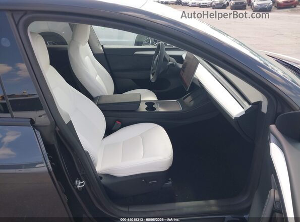 7SAYGDEF0RF048733 2024 TESLA MODEL Y Gray Front interior view