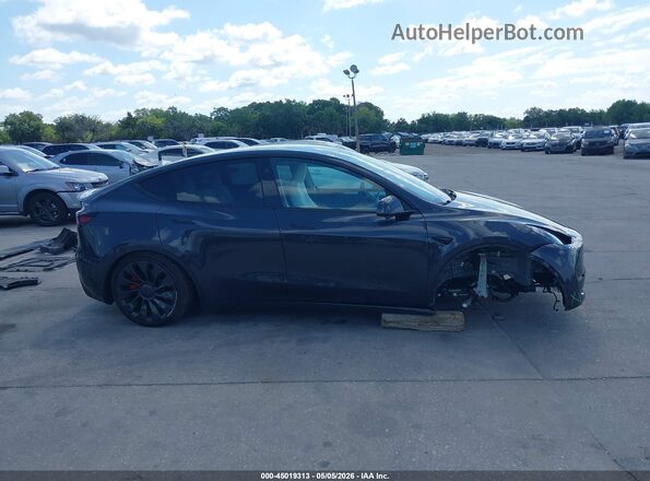 7SAYGDEF0RF048733 2024 TESLA MODEL Y Gray 360 interior view