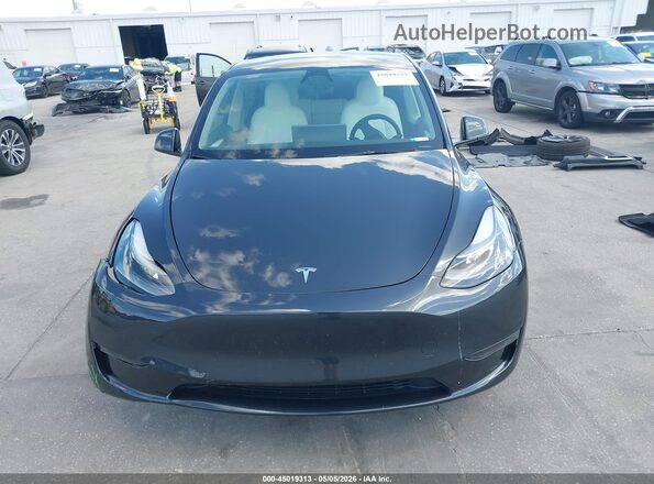 7SAYGDEF0RF048733 2024 TESLA MODEL Y Gray Rear interior view