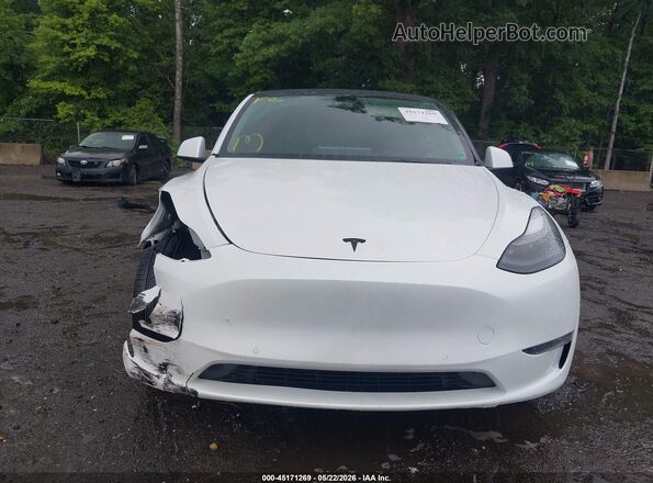 7SAYGDEF1NF534512 2022 TESLA MODEL Y White უკანა სალონის ხედი
