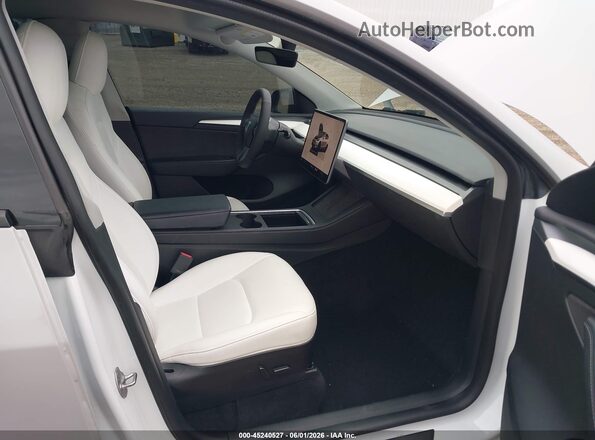 7SAYGDEF1PF590677 2023 TESLA MODEL Y Gray წინა სალონის ხედი