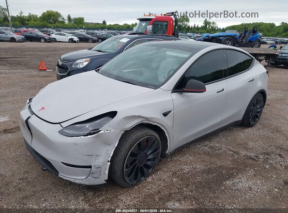 7SAYGDEF1PF590677 2023 TESLA MODEL Y Gray წინა მარცხენა ხედი სამი მეოთხედიდან