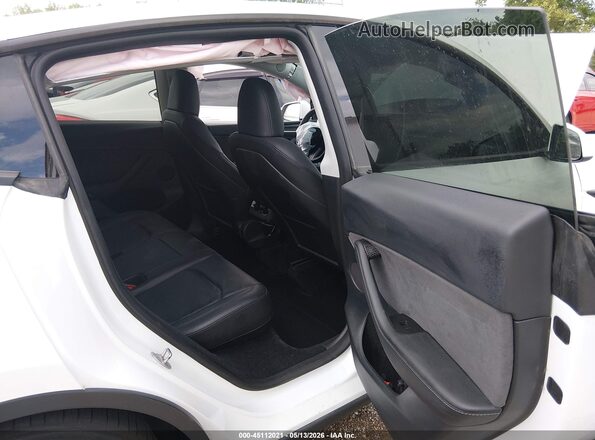 7SAYGDEF1PF700983 2023 TESLA MODEL Y White VIN კოდის სტიკერის ხედი