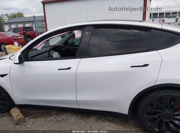 7SAYGDEF1PF700983 2023 TESLA MODEL Y White სალონის 360-გრადუსიანი ხედი