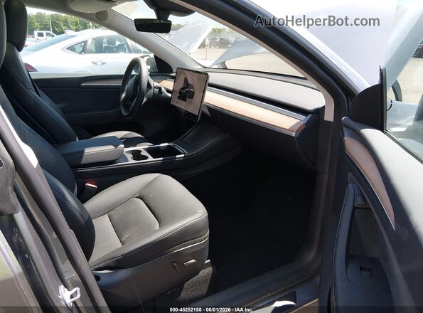 7SAYGDEF1RA325855 2024 TESLA MODEL Y Серый Вид салона спереди