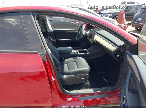 7SAYGDEF2RA272180 2024 TESLA MODEL Y Бордовый Вид салона спереди