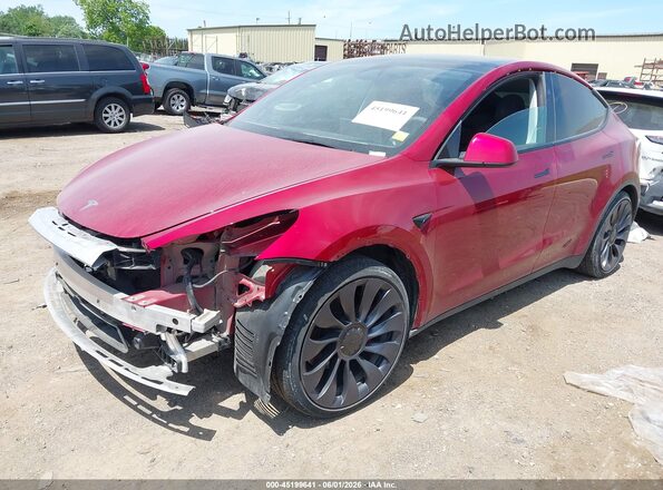 7SAYGDEF2RA272180 2024 TESLA MODEL Y Бордовый Передняя левая четверть