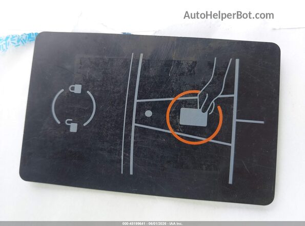 7SAYGDEF2RA272180 2024 TESLA MODEL Y Бордовый Вид панели приборов