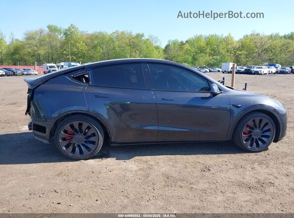 7SAYGDEF2RA333527 2024 TESLA MODEL Y Gray Սալոնի հետևի տեսք