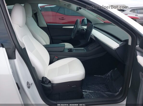 7SAYGDEF3PF695026 2023 TESLA MODEL Y White წინა სალონის ხედი