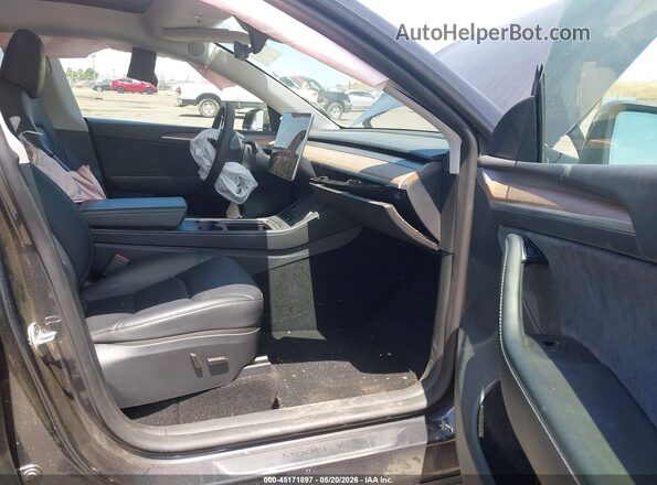 7SAYGDEF3RF020778 2024 TESLA MODEL Y Dark Blue Widok wnętrza z przodu
