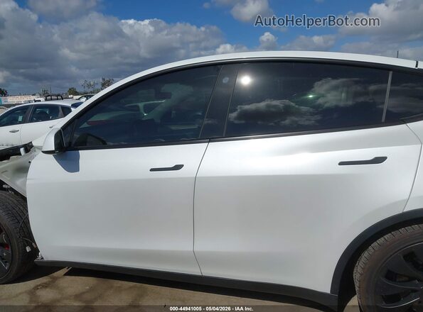 7SAYGDEF4NF523875 2022 TESLA MODEL Y White 