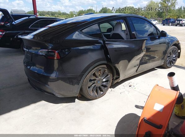 7SAYGDEF4RF029389 2024 TESLA MODEL Y Черный Задняя правая четверть