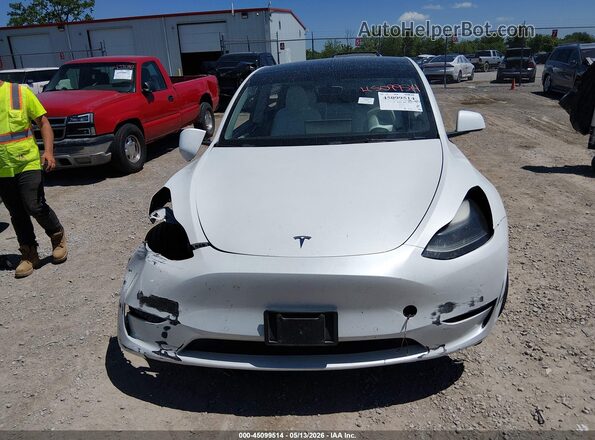 7SAYGDEF5NF522847 2022 TESLA MODEL Y White Rear interior view