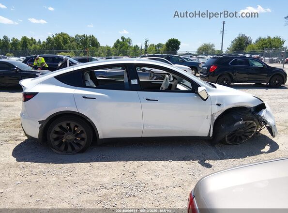 7SAYGDEF5NF522847 2022 TESLA MODEL Y White 360 interior view