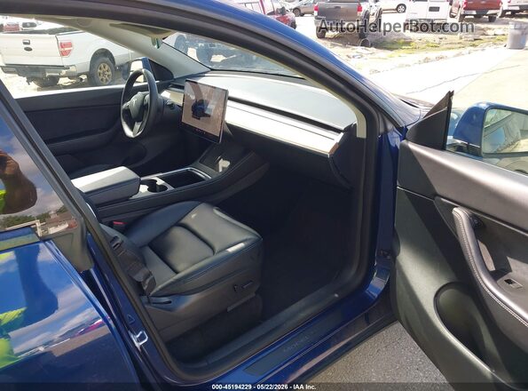 7SAYGDEF6NF382419 2022 TESLA MODEL Y Blue Вид салону спереду
