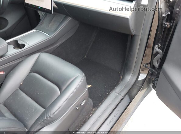 7SAYGDEF6RA304094 2024 TESLA MODEL Y Black წინა სალონის ხედი