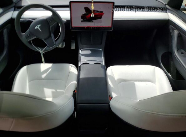 7SAYGDEF7RF043500 2024 TESLA MODEL Red Widok deski rozdzielczej