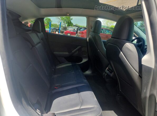 7SAYGDEF9PF793574 2023 TESLA MODEL White Vista interior trasera