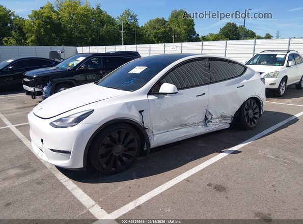 7SAYGDEFXNF465951 2022 TESLA MODEL Y Белый Передняя левая четверть