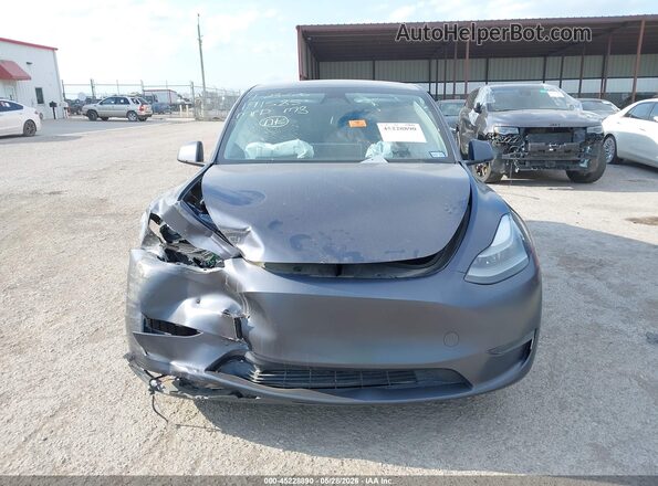 7SAYGDEFXPF802279 2023 TESLA MODEL Y Gray Widok deski rozdzielczej