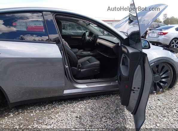 7SAYGDEFXRF157555 2024 TESLA MODEL Y Gray 