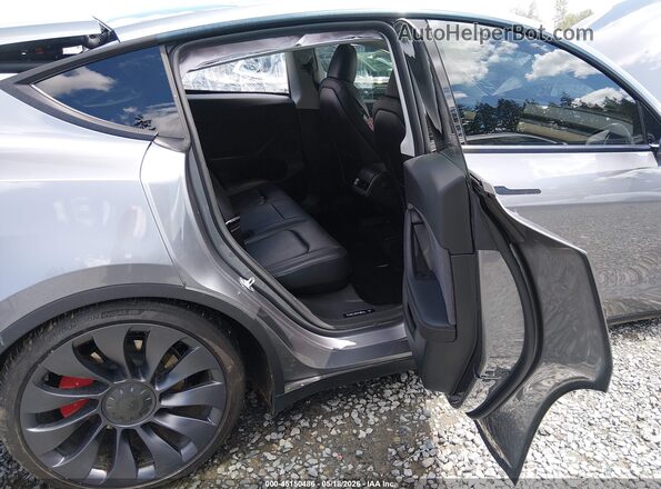 7SAYGDEFXRF157555 2024 TESLA MODEL Y Gray 