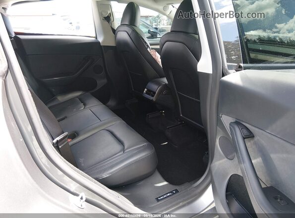 7SAYGDEFXRF157555 2024 TESLA MODEL Y Gray 