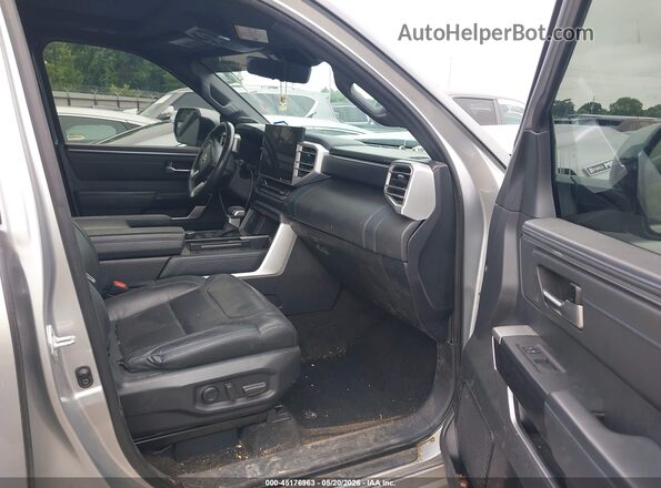 7SVAAAAA4PX002372 2023 TOYOTA SEQUOIA Silver Вид салону спереду