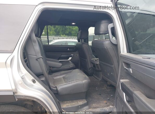 7SVAAAAA4PX002372 2023 TOYOTA SEQUOIA Silver Вид наклейки з VIN-кодом