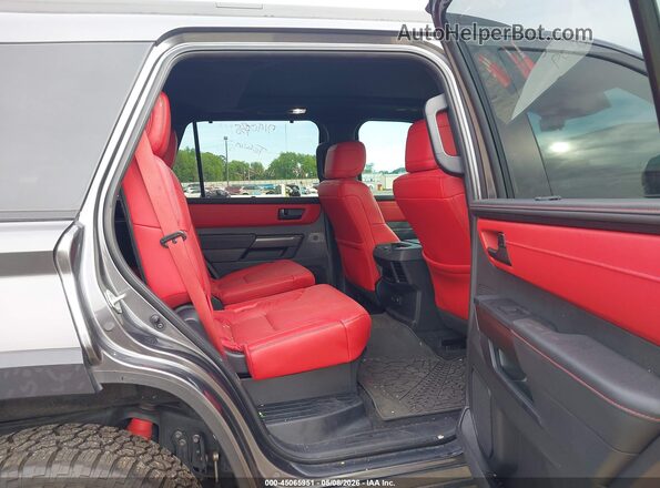 7SVAAABA0RX023432 2024 TOYOTA SEQUOIA Gray VIN კოდის სტიკერის ხედი