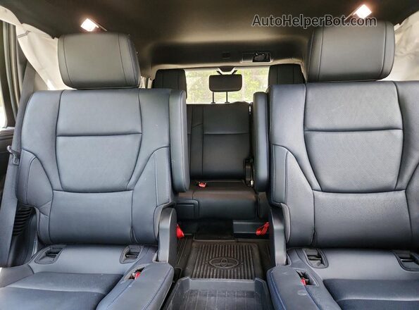 7SVAAABA0RX038383 2024 TOYOTA SEQUOIA Gray Հետևի նստատեղերի տեսք