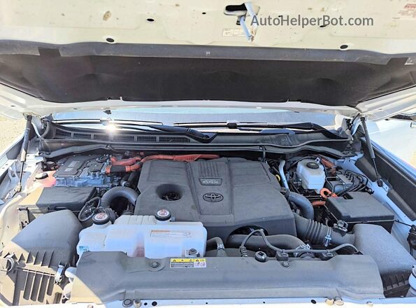 7SVAAABA1RX043351 2024 TOYOTA SEQUOIA White Շարժիչի բաժամունքի տեսք
