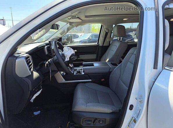 7SVAAABA1RX043351 2024 TOYOTA SEQUOIA White Սալոնի դիմացի տեսք