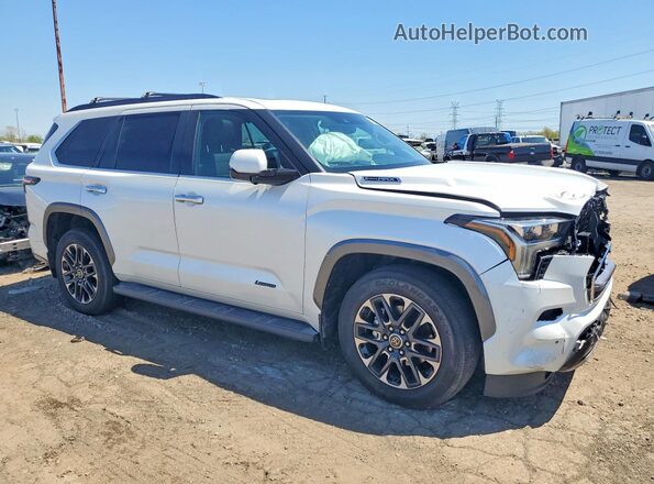 7SVAAABA3PX005553 2023 TOYOTA SEQUOIA Белый Передняя правая четверть