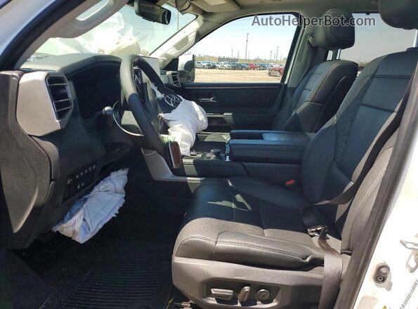 7SVAAABA3PX005553 2023 TOYOTA SEQUOIA Белый Вид салона спереди