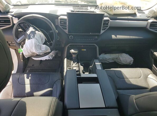 7SVAAABA3PX005553 2023 TOYOTA SEQUOIA Белый Вид панели приборов