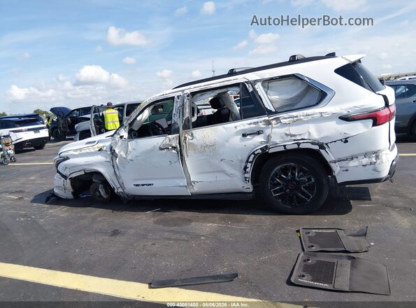 7SVAAABA3RX042931 2024 TOYOTA SEQUOIA White უკანა სალონის ხედი