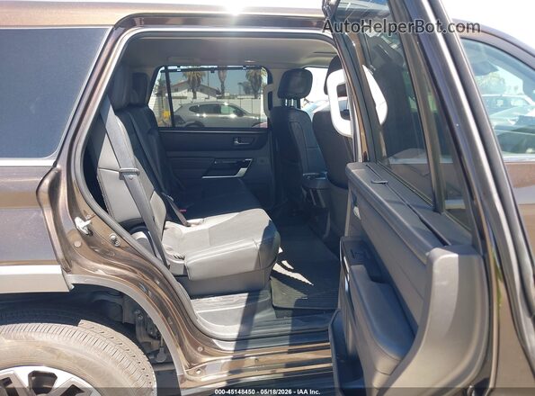 7SVAAABA4RX025880 2024 TOYOTA SEQUOIA Brown VIN կոդի պիտակի տեսք