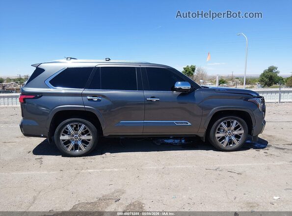7SVAAABA5PX017896 2023 TOYOTA SEQUOIA Gray Widok wnętrza z tyłu