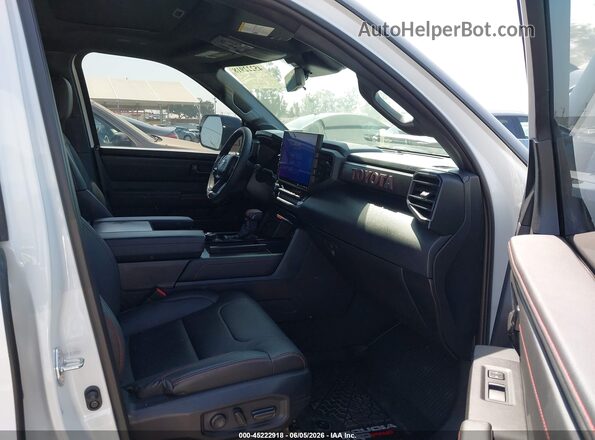 7SVAAABA7RX038557 2024 TOYOTA SEQUOIA White Front interior view