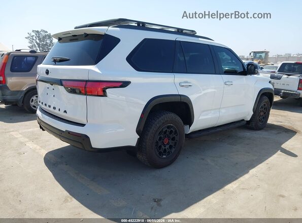 7SVAAABA7RX038557 2024 TOYOTA SEQUOIA White Rear right