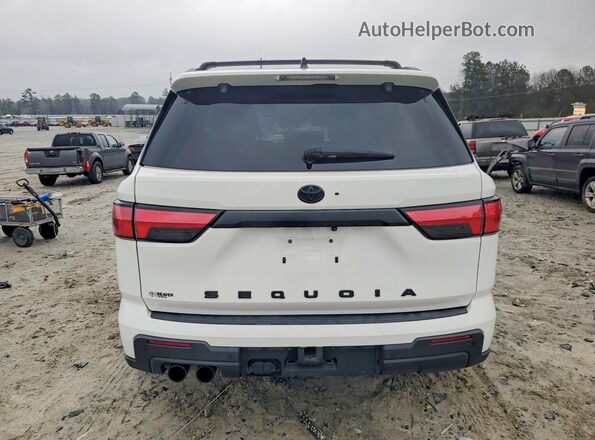 7SVAAABA8RX023677 2024 TOYOTA SEQUOIA White Հետևի տեսք