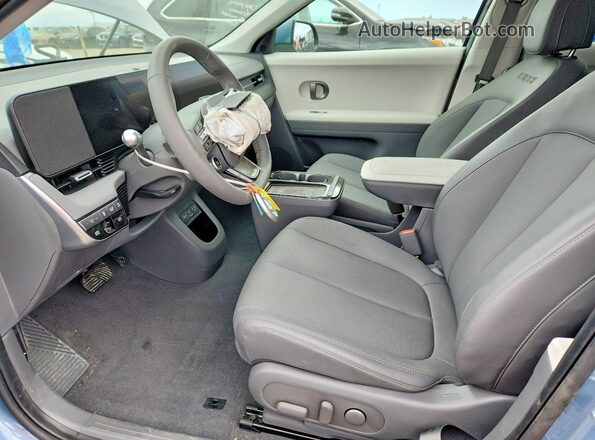7YAKN4DAXTY063030 2026 HYUNDAI IONIQ Blue Widok wnętrza z przodu