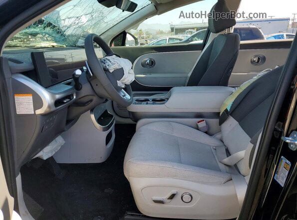 7YAMS5S16TY005216 2026 HYUNDAI IONIQ Black Widok wnętrza z przodu
