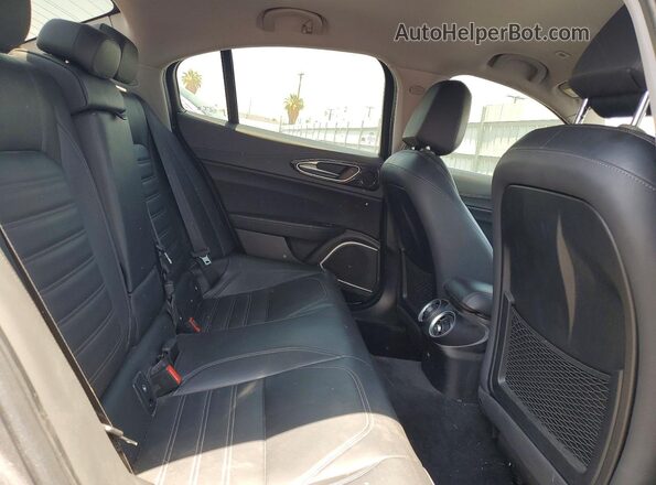 ZARFAECN8J7567048 2018 ALFA ROMEO GIULIA Gray Vista interior trasera